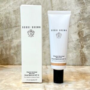 Bobbi Brown Vitamin Enriched Hydrating Skin Tint SPF 15 with Hyaluronic Acid